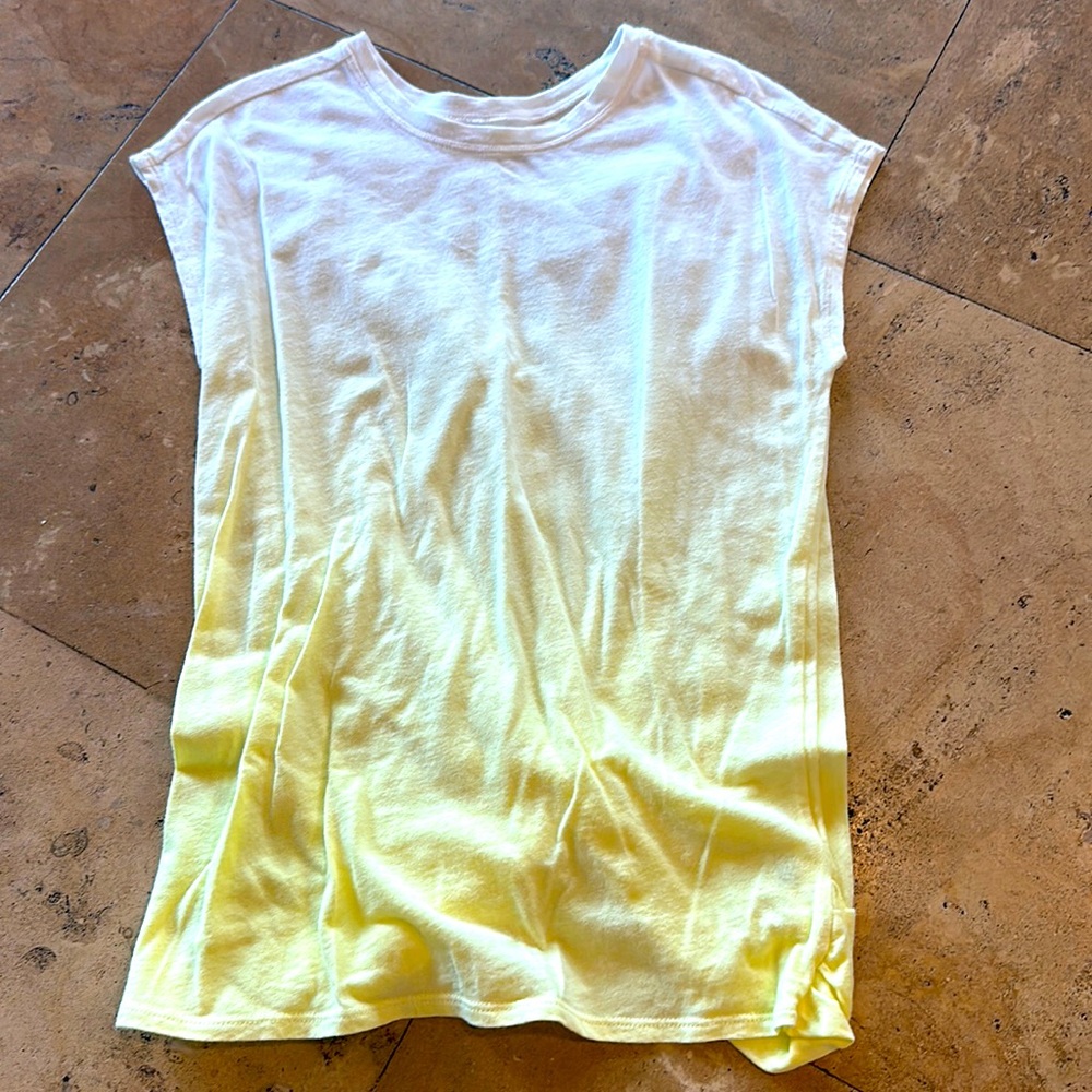 Yellow ombré Athleta Girl t